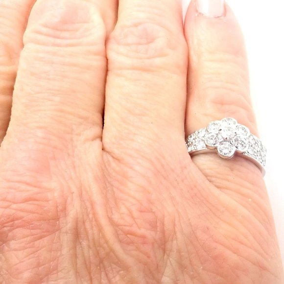 Authentic! Van Cleef & Arpels 18k White Gold Diamond Fleurette Flower Ring - Picture 7 of 8